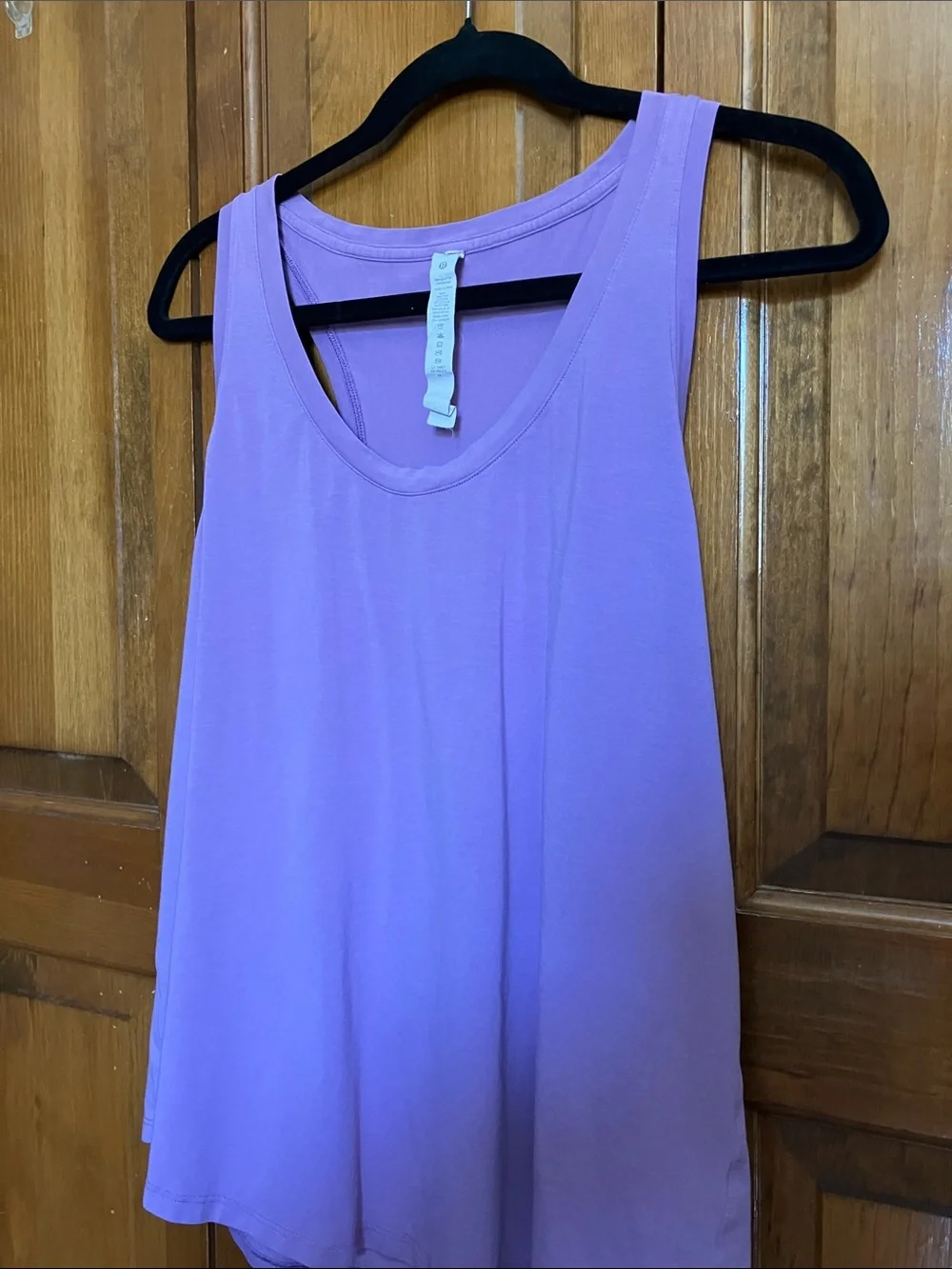 Women's Lavender Lululemon Scoop Neck Tank- IT IS THE COLOR OF the 1st/2nd pic!